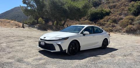 Toyota Camry Hybrid 2026
