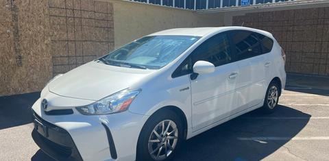 Toyota Prius v 2015