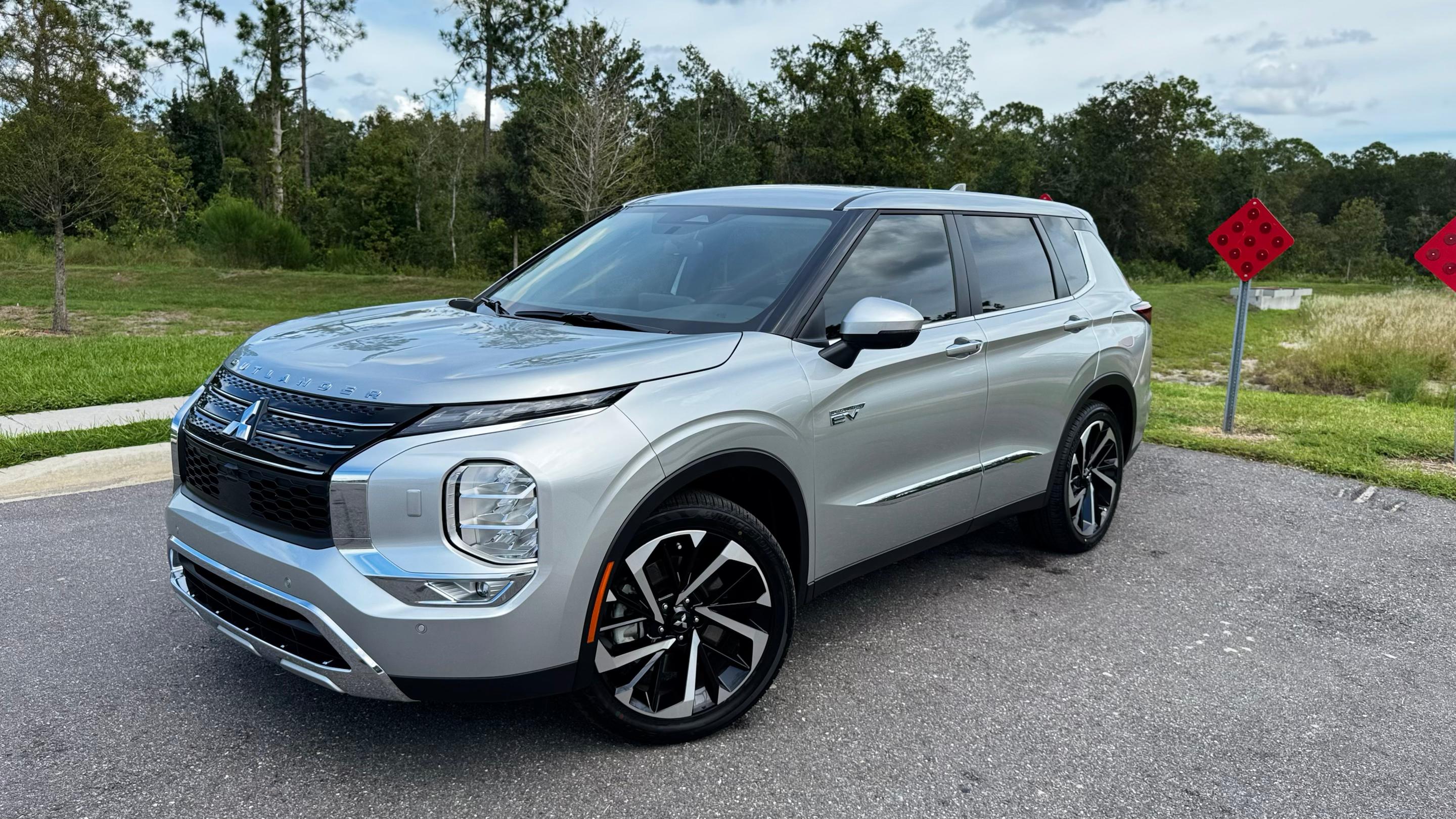 Mitsubishi Outlander Plug-In Hybrid 2025 in Davenport, FL