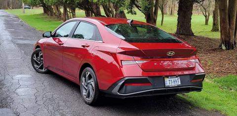 Hyundai Elantra 2024