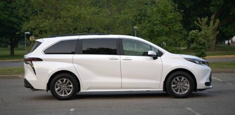 Toyota Sienna 2025