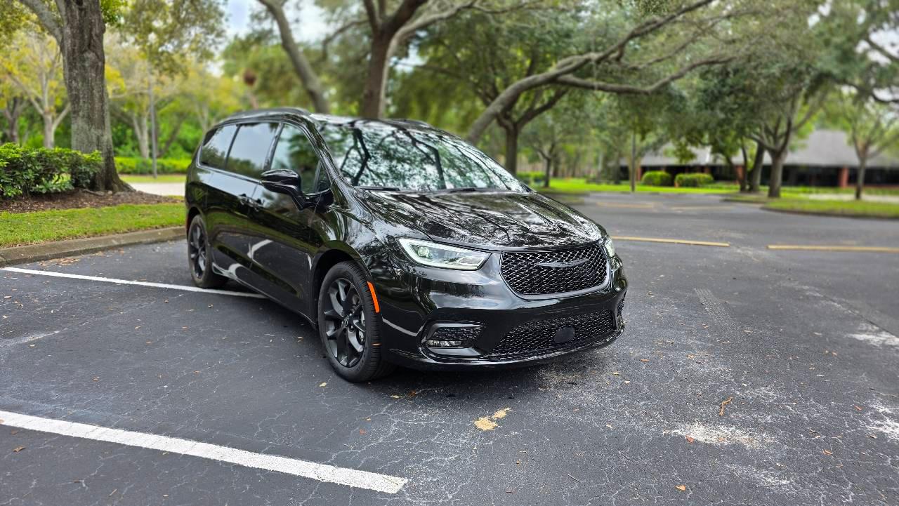 Chrysler Pacifica 2025 in Tampa, FL