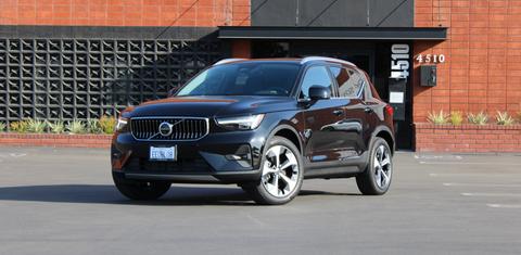 Volvo XC40 2025