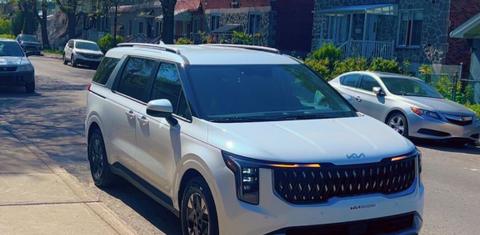 Kia Carnival Hybrid 2025