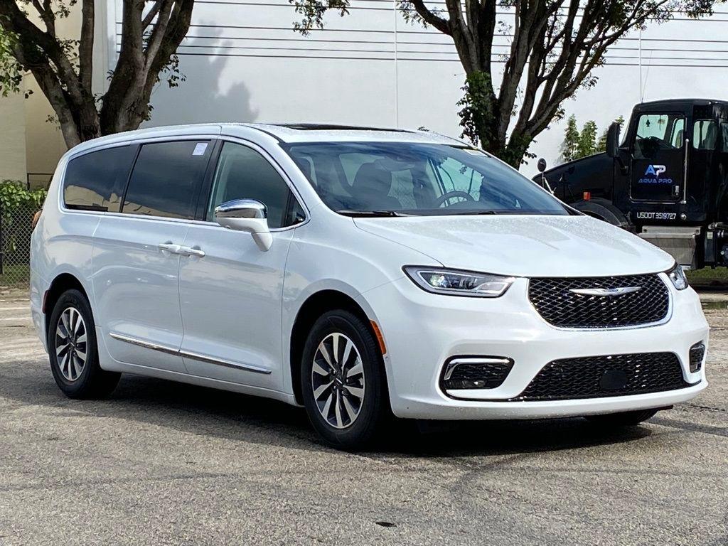 Chrysler Pacifica 2021 in Roseville, CA