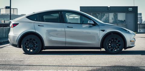 Tesla Model Y 2024