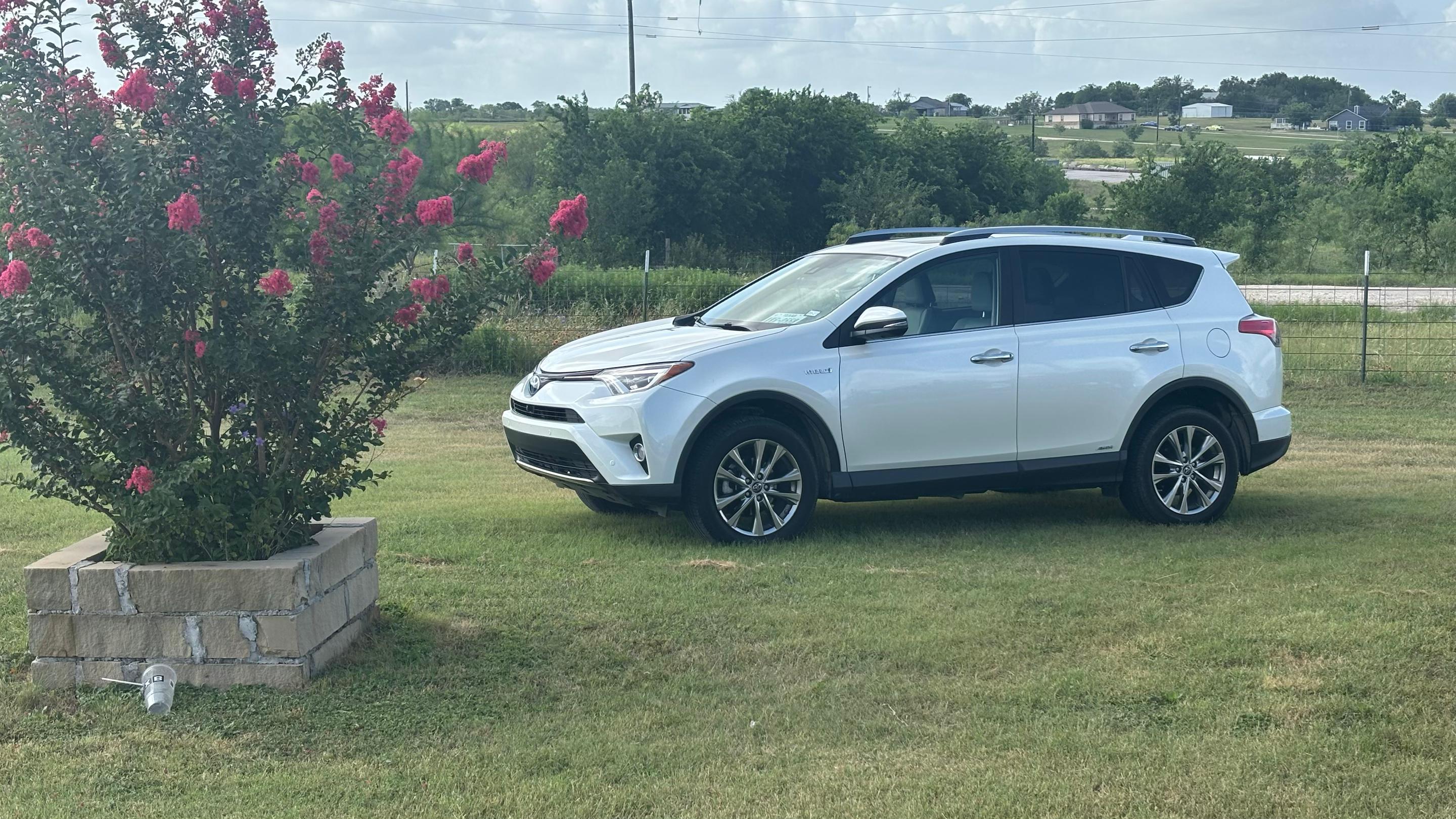 Toyota RAV4 Hybrid 2018 in Buda, TX