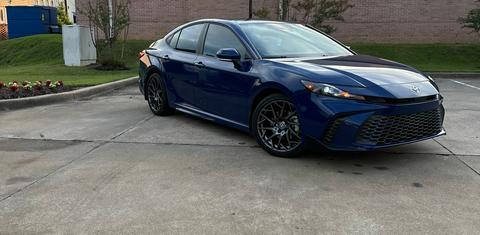 Toyota Camry Hybrid 2026