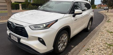 Toyota KLUGER 2023