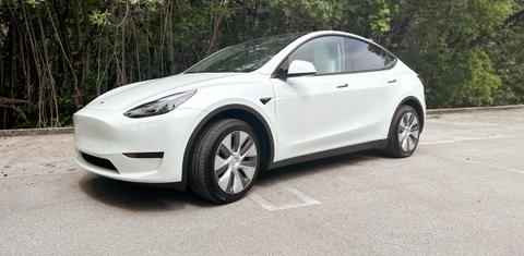 Tesla Model Y 2024