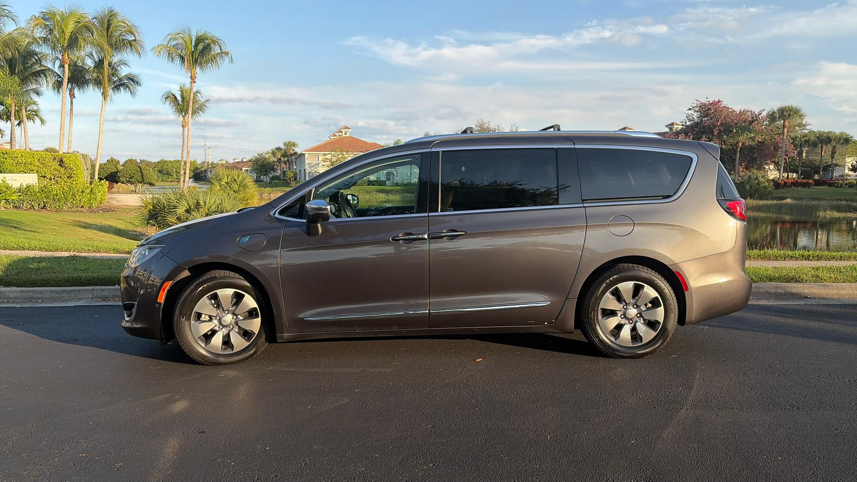 Chrysler Pacifica 2018 in 