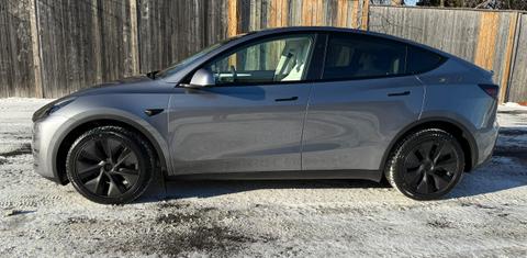 Tesla Model Y 2025