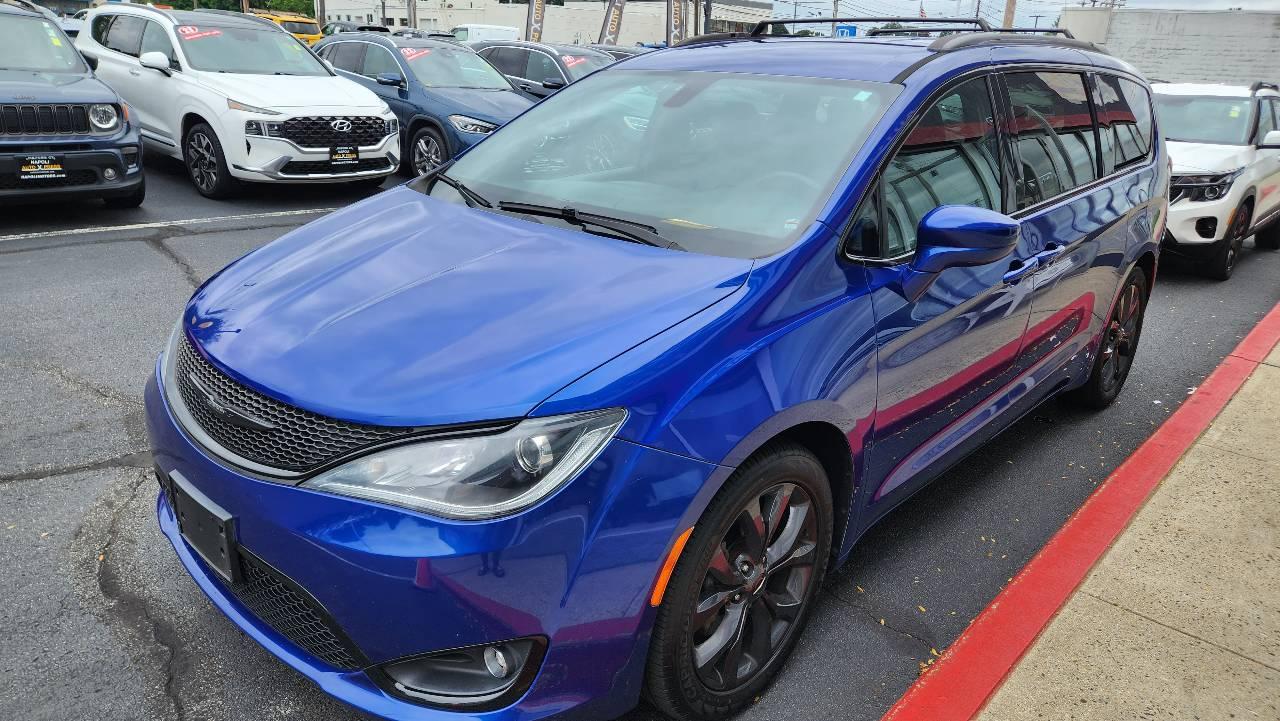 Chrysler Pacifica 2018 in Hamden, CT