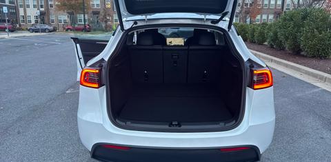 Tesla Model Y 2025