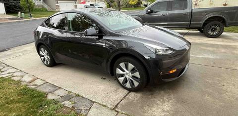 Tesla Model Y 2024