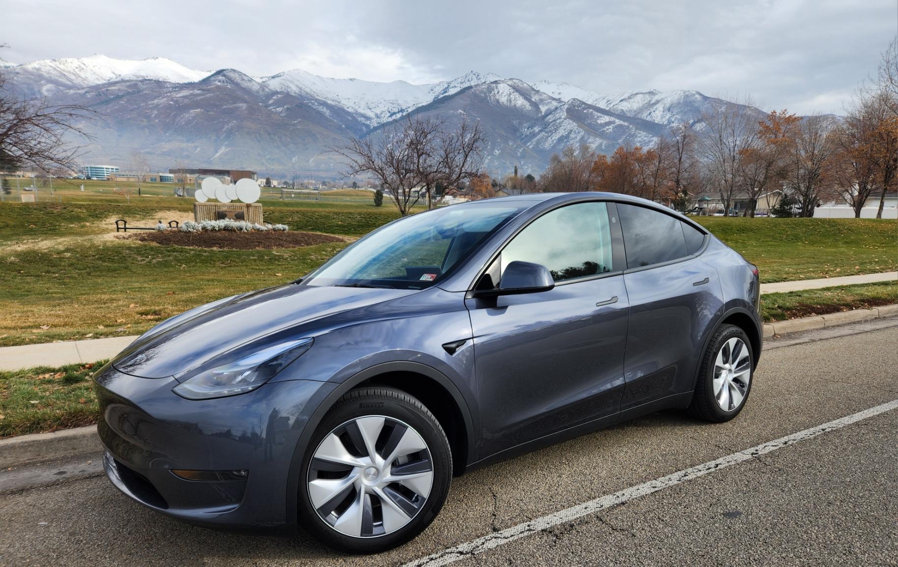 Tesla Model Y 2023 in Farmington, UT