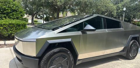 Tesla Cybertruck 2025