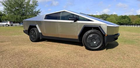 Tesla Cybertruck 2026