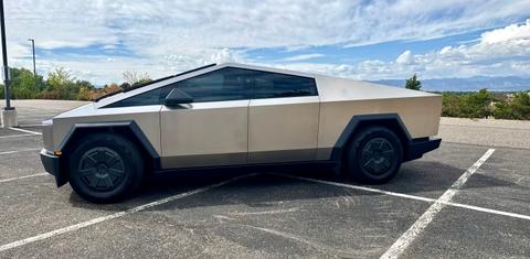 Tesla Cybertruck 2025