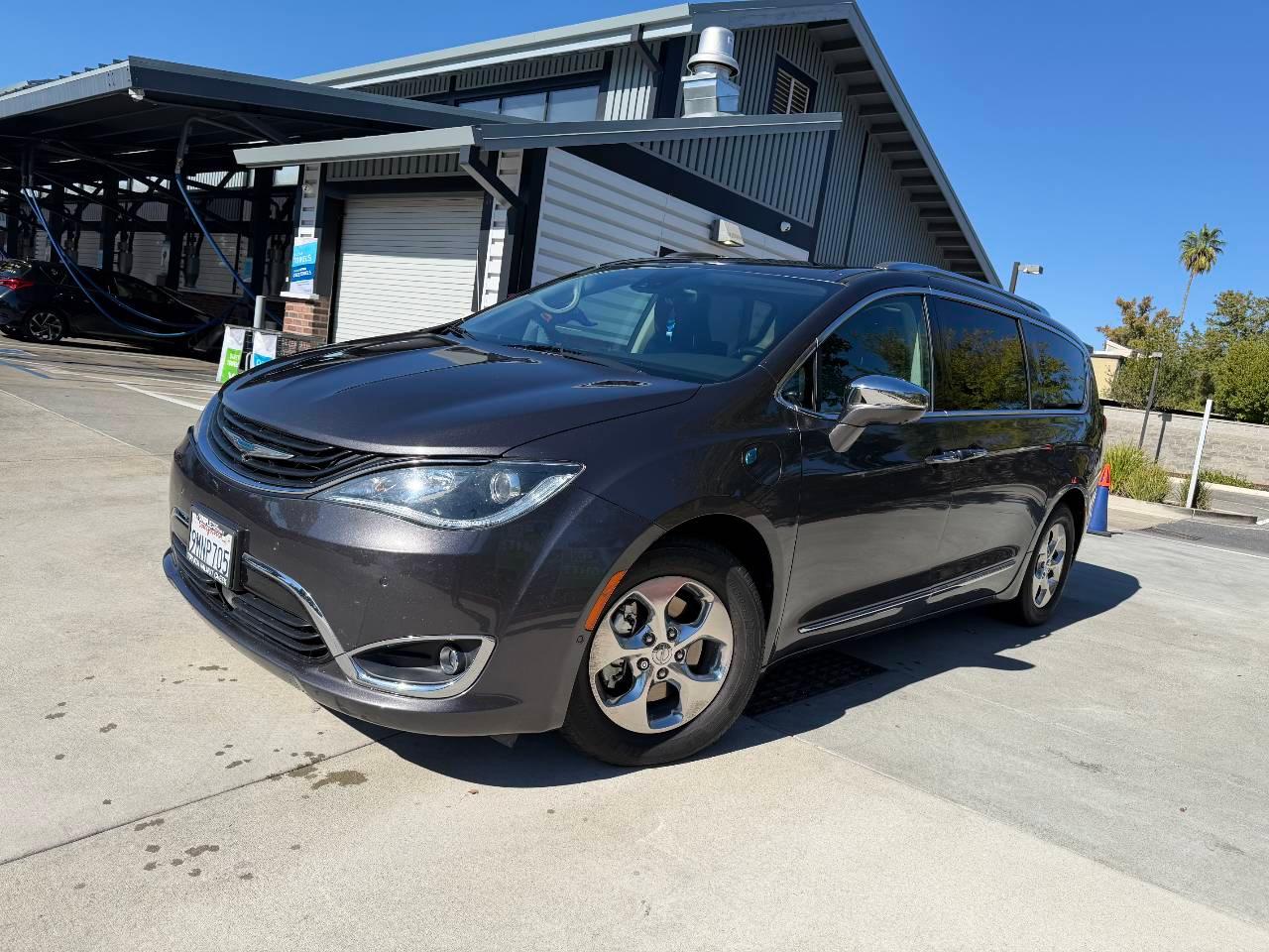 Chrysler Pacifica 2018 in Sacramento, CA