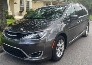 Chrysler Pacifica car