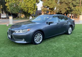 Lexus ES car