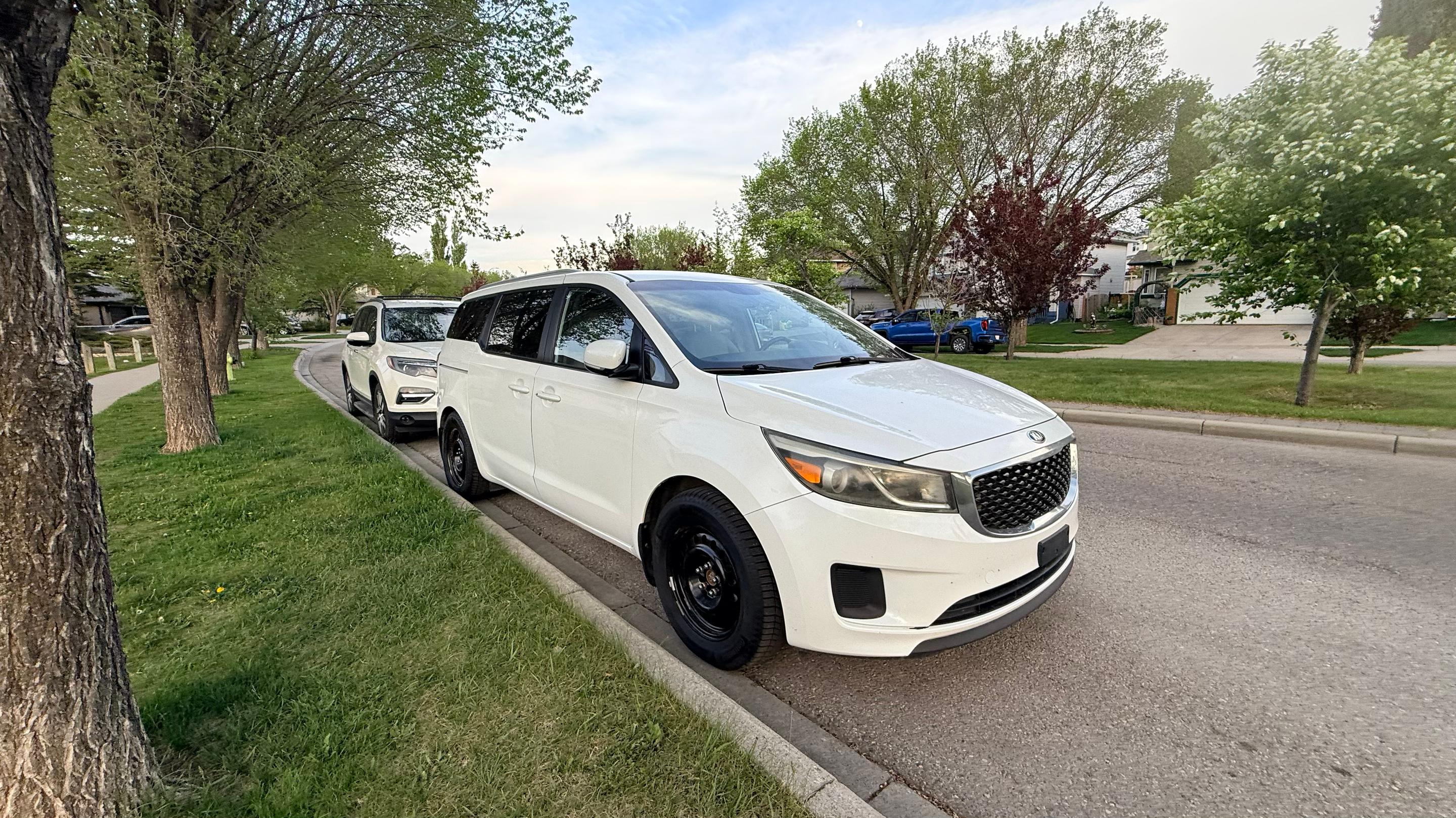 Kia Sedona 2015 in Calgary, AB