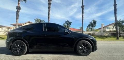 Tesla Model Y 2025