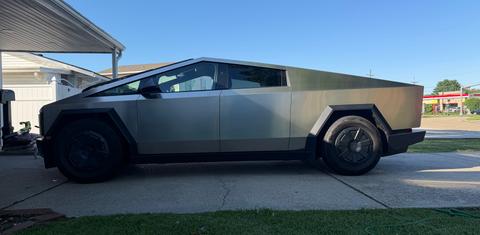 Tesla Cybertruck 2026