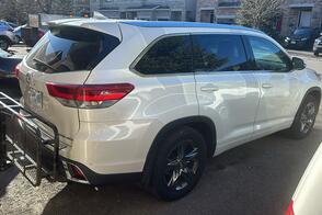 Toyota Highlander car