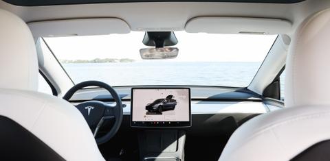 Tesla Model Y 2025