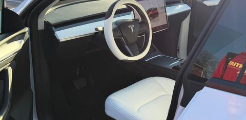 Tesla Model Y 2025