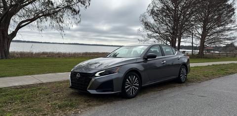 Nissan Altima 2025