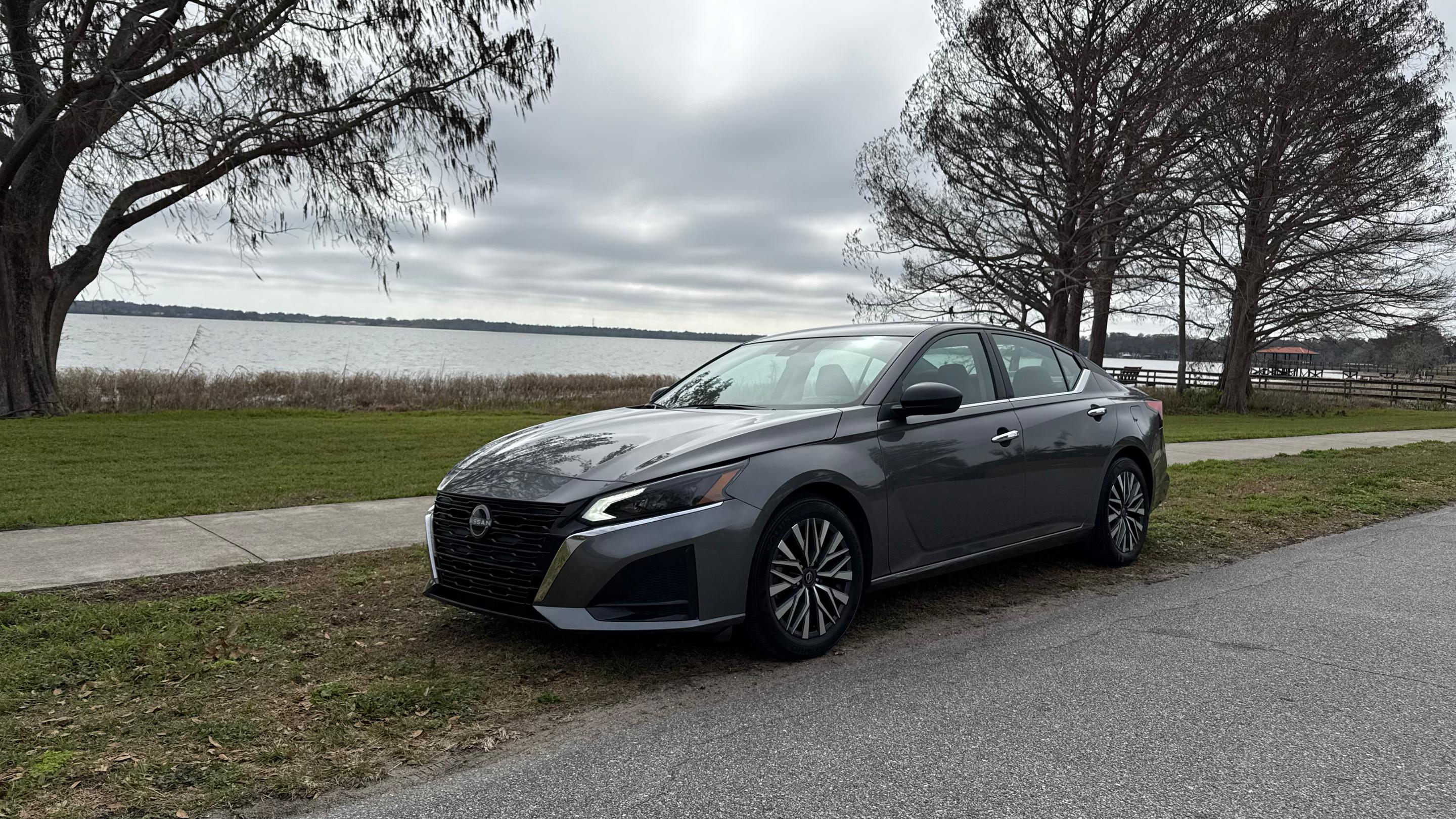 Nissan Altima 2025 in Howey-in-the-Hills, FL