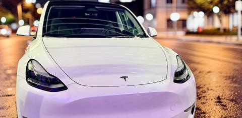 Tesla Model Y 2025