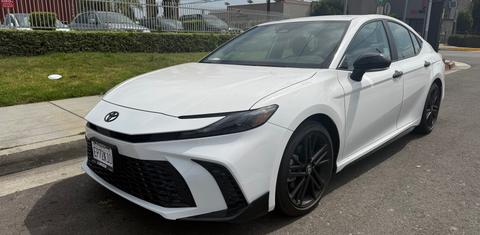 Toyota Camry Hybrid 2026