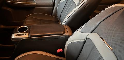Toyota Prius v 2014