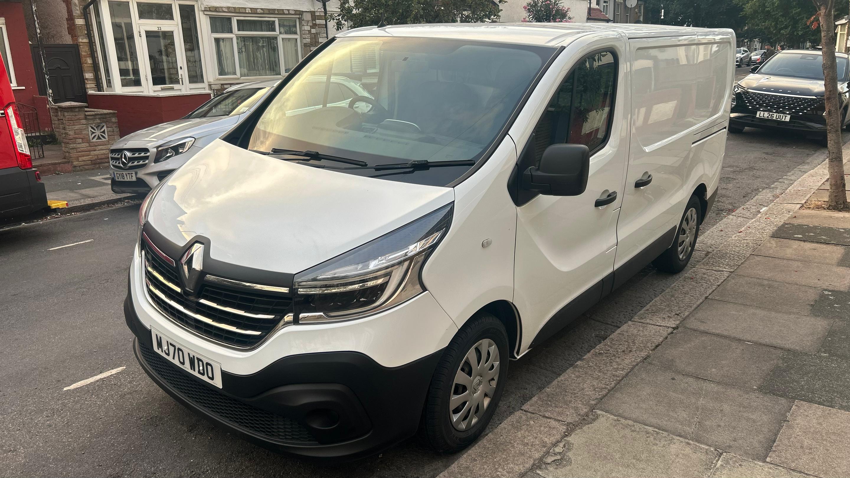 Renault Trafic 2021 in London