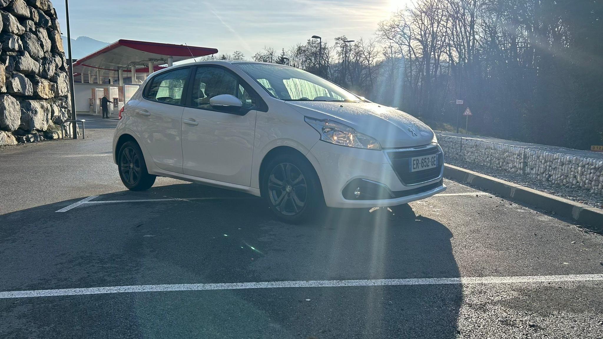 Peugeot 208 2017 à Thonon-les-Bains