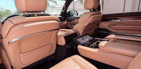 Jeep Grand Wagoneer 2023