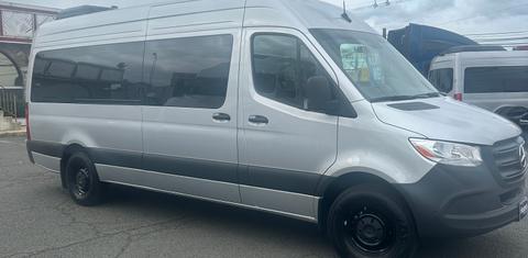 Mercedes-Benz Sprinter 2024