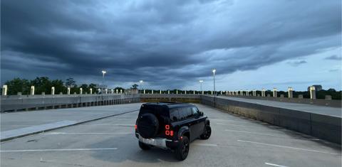 Land Rover Defender 2024