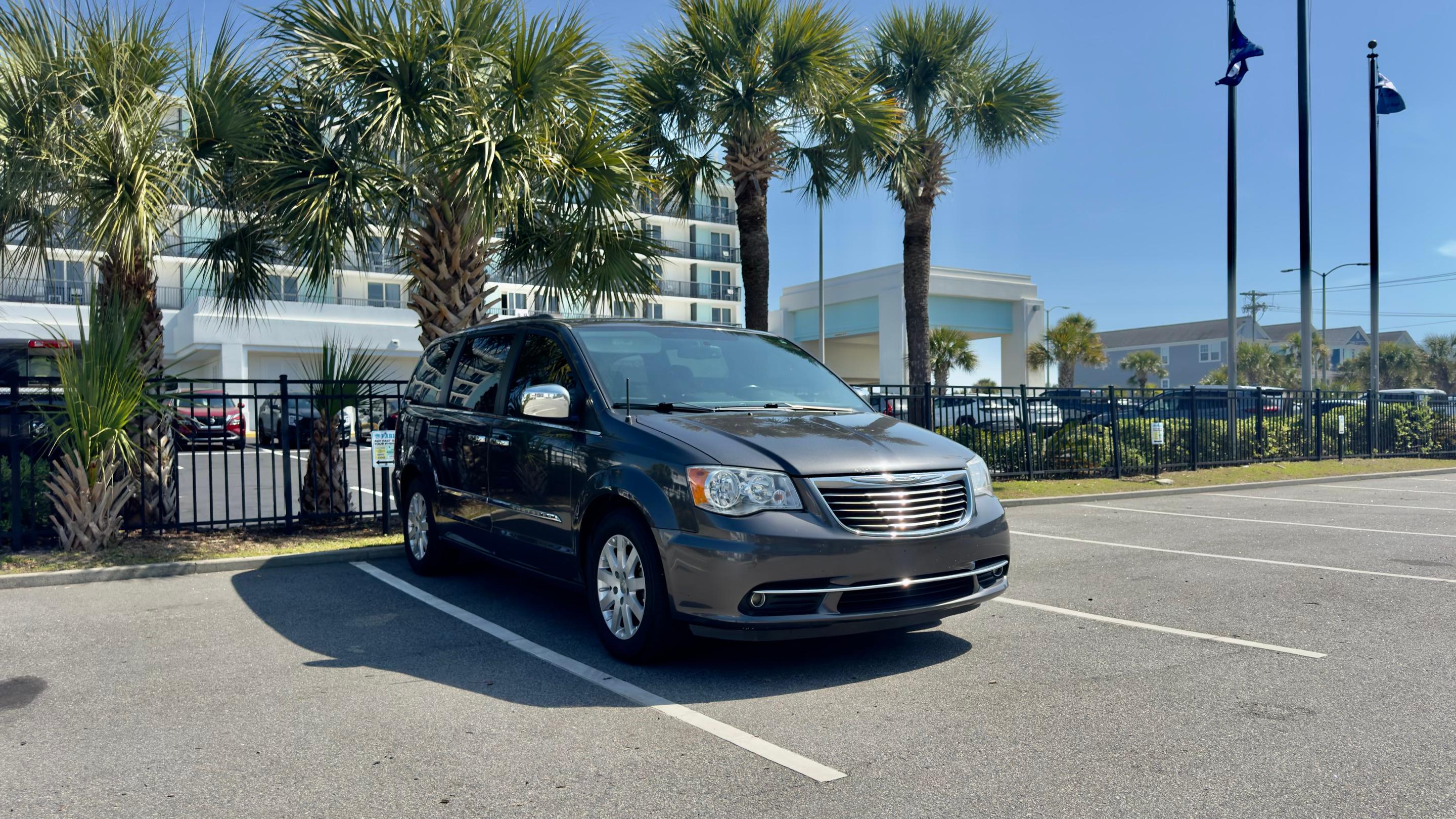 Chrysler Town & Country 2016 in North Charleston, SC