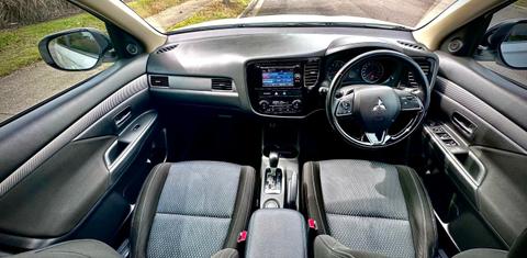 Mitsubishi OUTLANDER 2016