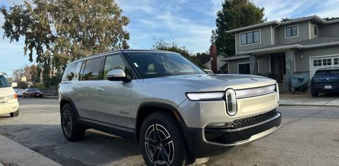 Rivian R1S 2025