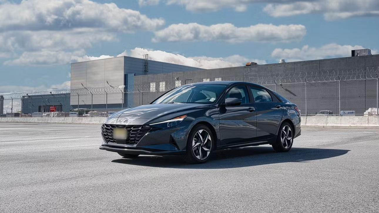 Hyundai Elantra 2023 in Ann Arbor, MI