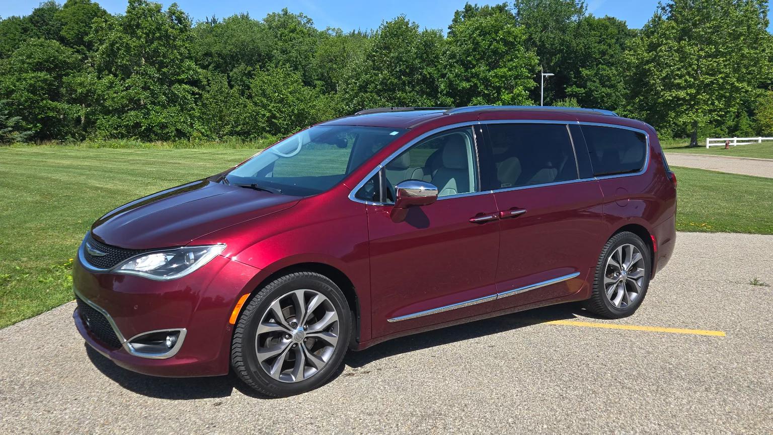 Chrysler Pacifica 2017 in Holly, MI