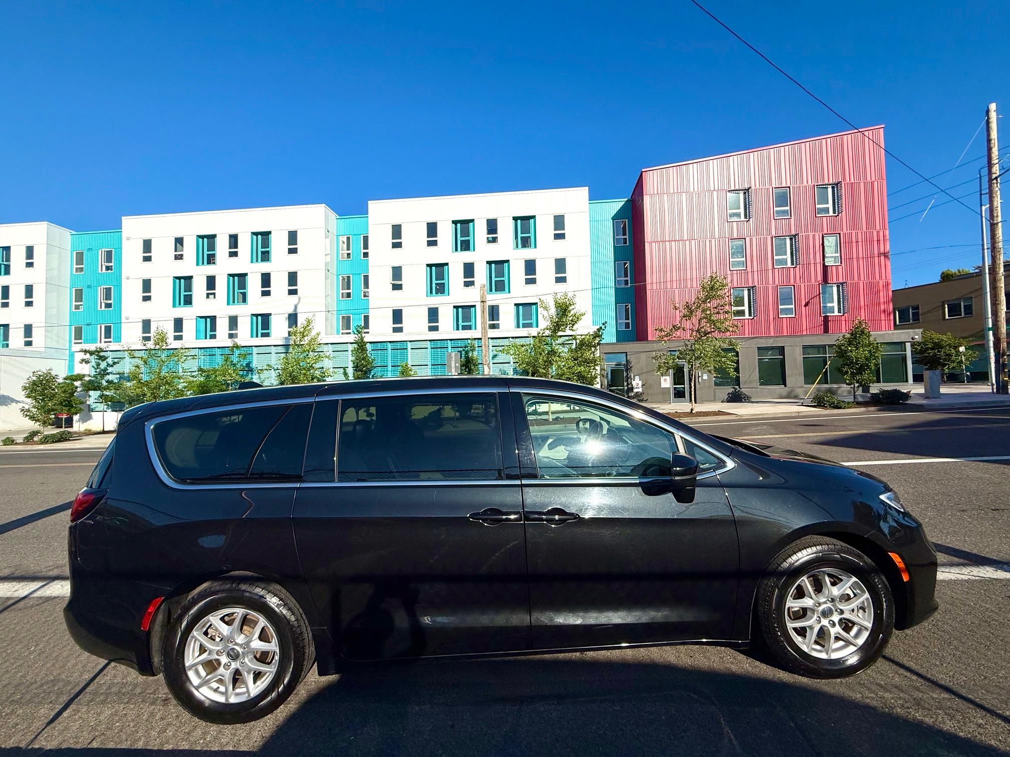 Chrysler Pacifica 2023 in Portland, OR