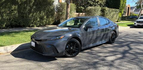 Toyota Camry Hybrid 2026