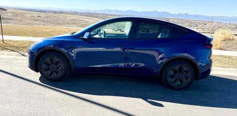 Tesla Model Y 2025